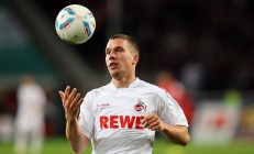 九游官网-湖人踏平掘金，库里成关键先生，宿敌联手，改写西部格局