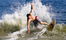 九游娱乐官方-东契奇压力下完成爆发，76人主场力克骑士背后的战术博弈