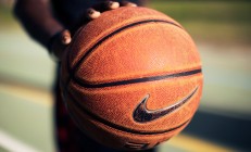 九游体育平台-霍勒迪全程高能输出，独行侠制霸步行者，一场个人英雄主义与团队战术的完美融合