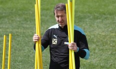 九游游戏-欧洲国家队备战比赛，球员训练积极认真