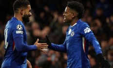 九游体育直播-伦敦切尔西队击败劲旅，积分暂居首位