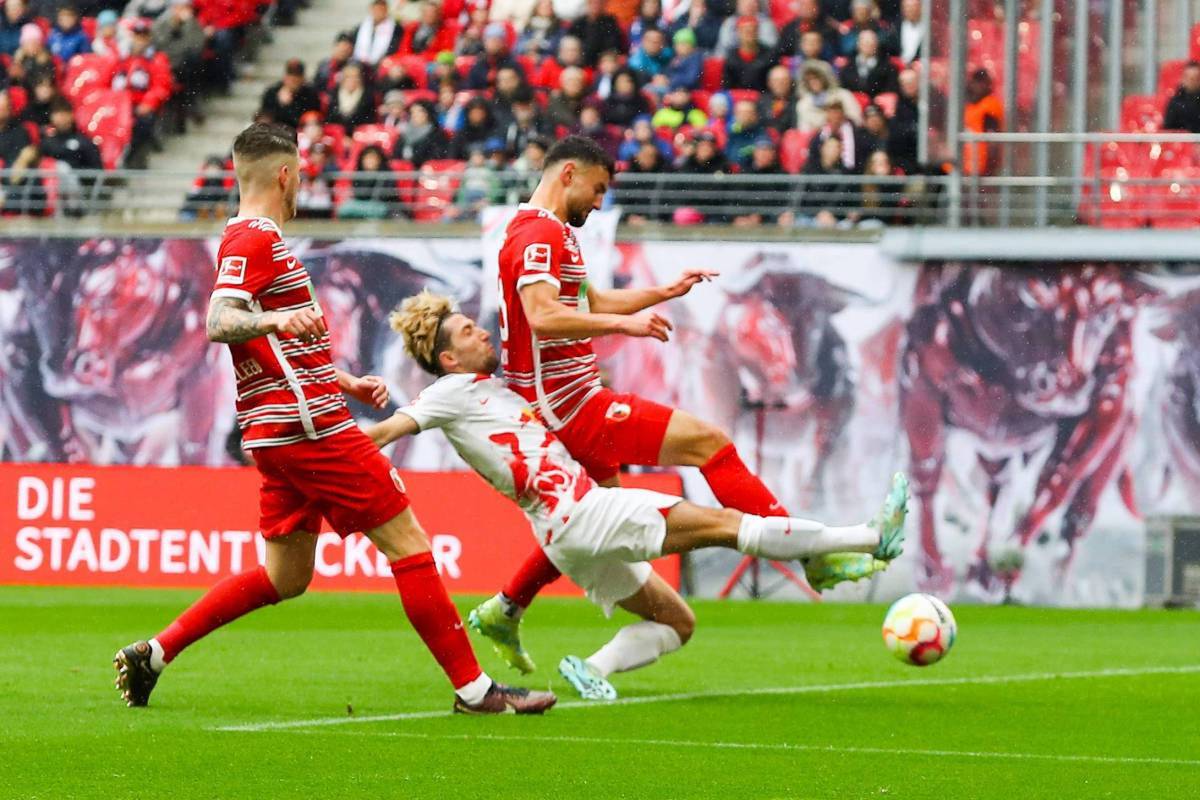 阿贾克斯大胜,登顶小组榜首 阿贾克斯大胜,登顶小组榜首