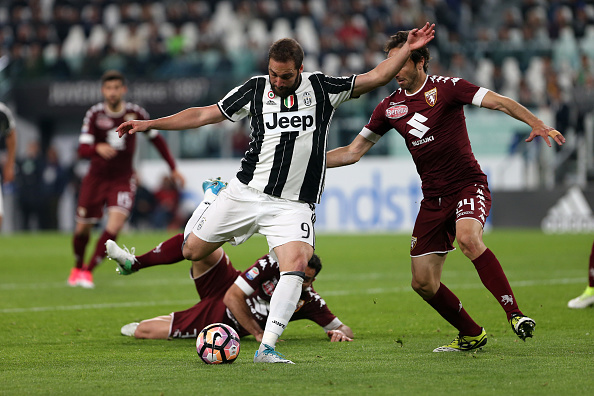 狐狸队凭借头号射手进球，取得胜利