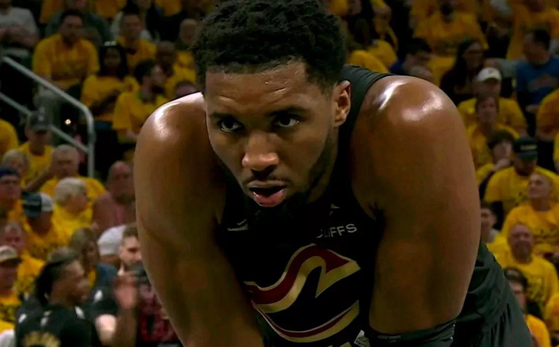 爵士慢热势头不佳,米切尔无奈扛起进攻的简单介绍 爵士慢热势头不佳,米切尔无奈扛起进攻的简单介绍