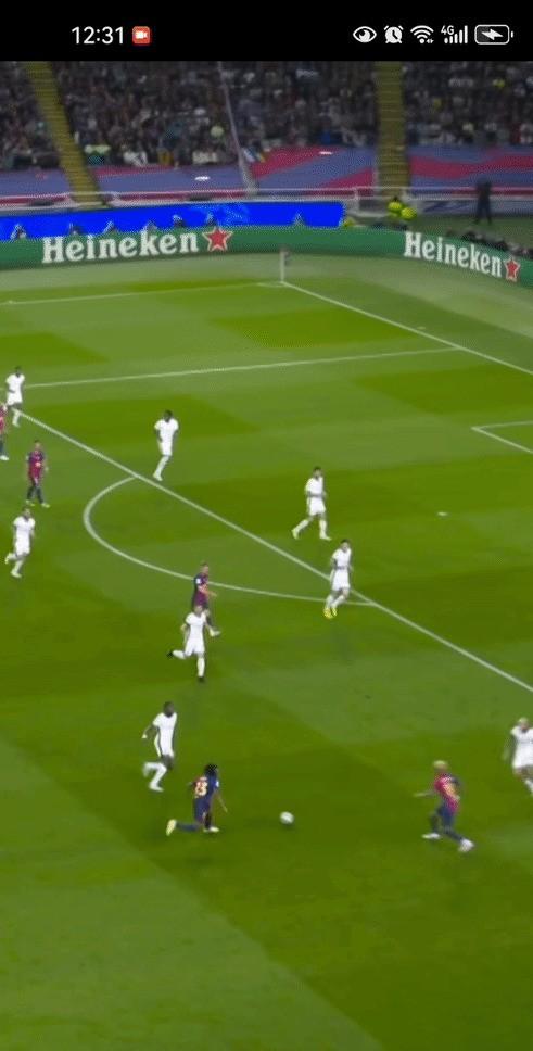 后卫奉献神勇扑救,阻止对手破门 后卫奉献神勇扑救,阻止对手破门