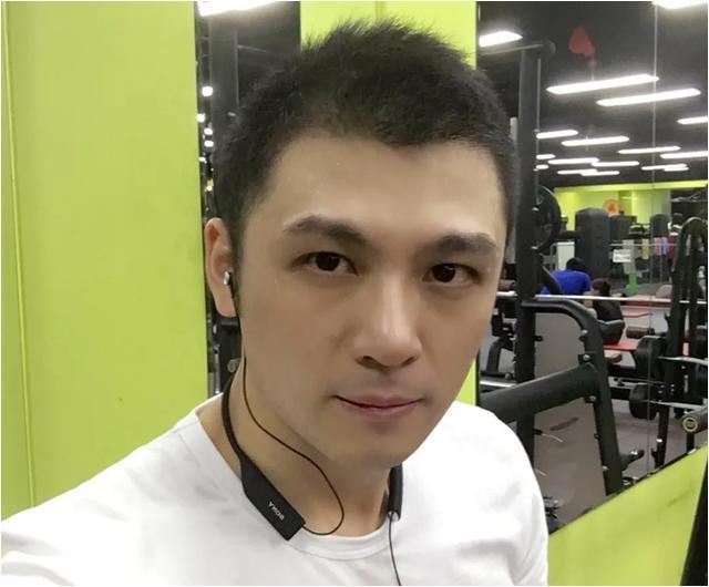 包含年轻新人崭露头角，成绩斐然的词条