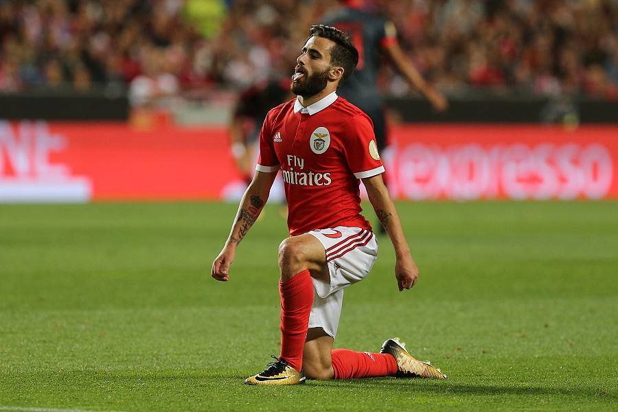 沙尔克客场挫败对手,双方积分差距缩小 沙尔克客场挫败对手,双方积分差距缩小