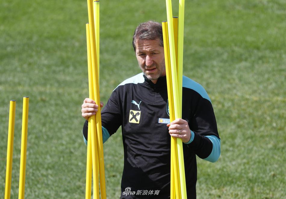 欧洲国家队备战比赛,球员训练积极认真 欧洲国家队备战比赛,球员训练积极认真