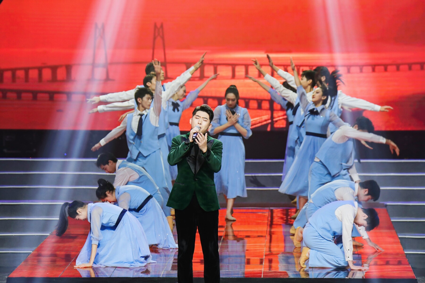 关于激烈角逐!年轻新星在欧洲舞台上闪耀的信息 关于激烈角逐!年轻新星在欧洲舞台上闪耀的信息