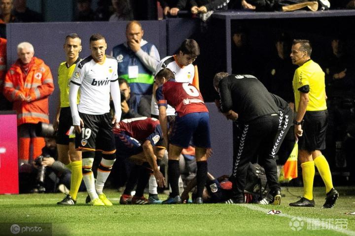 关于华伦西亚逼平对手，保持不败状态的信息