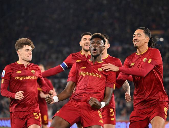 关于尼斯赢得比赛，球队高居法甲榜单第五的信息