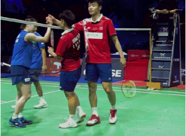 包含日本队轻取丹麦队，黄鸭组合统治全场的词条